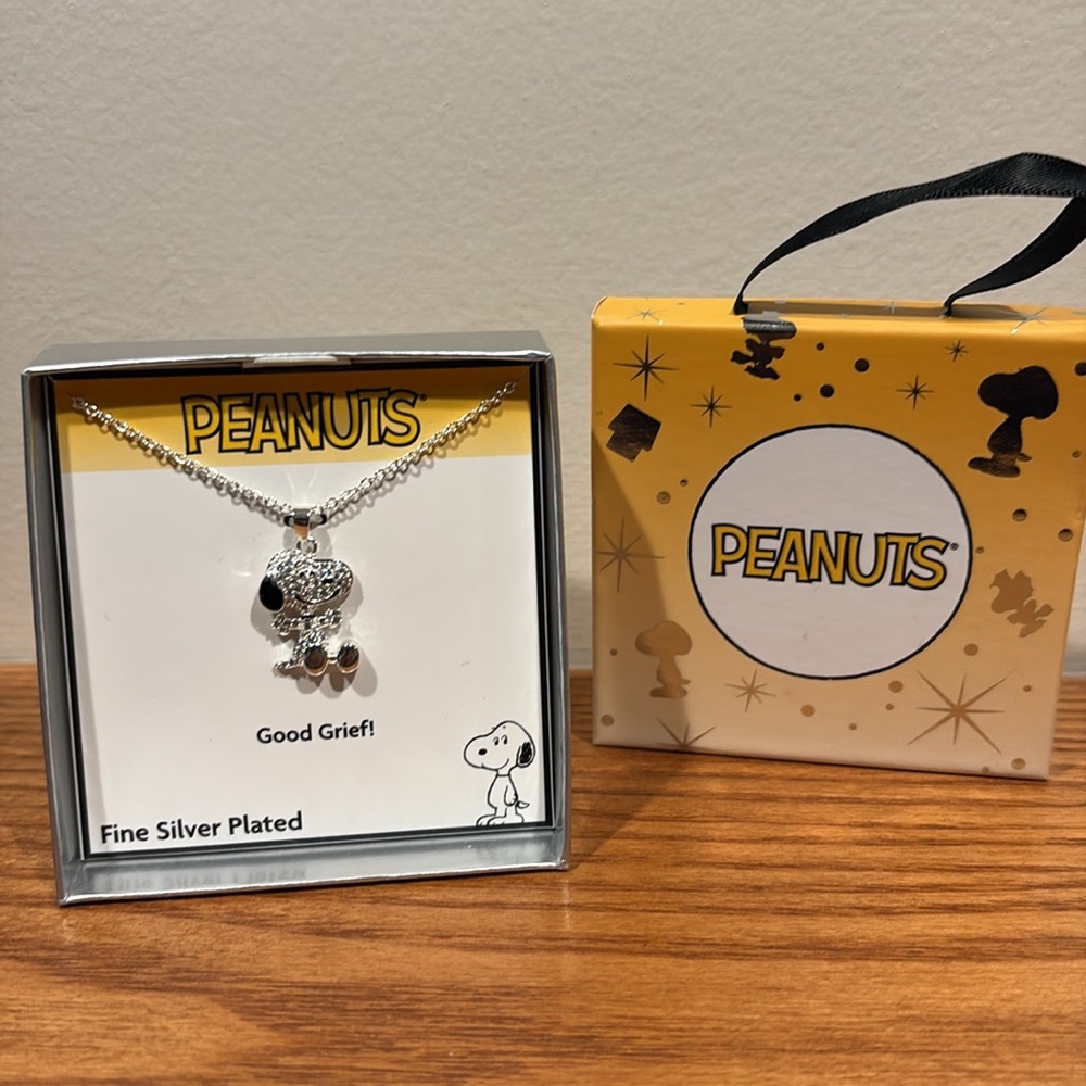 Peanuts Snoopy cubic zirconia necklace - Picture 3 of 16